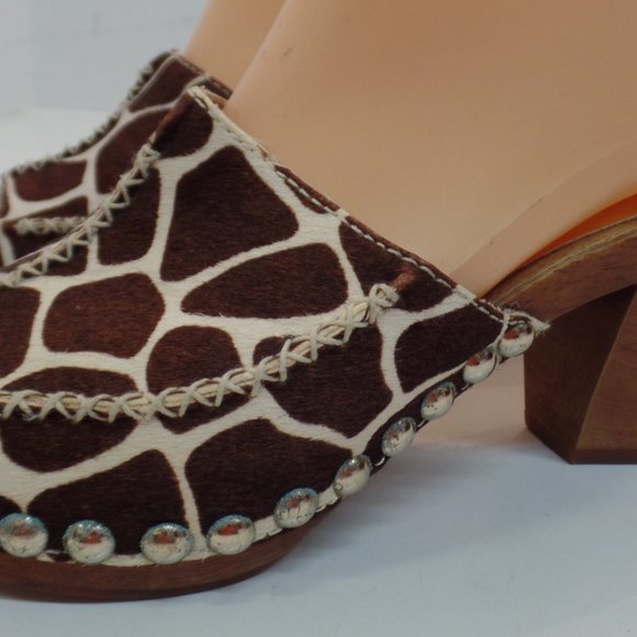 Michael  Kors Nailhead Trim Calf Hair Wood Heels Bold Stitching Mules Clogs Sz 8 - Picture 3 of 15